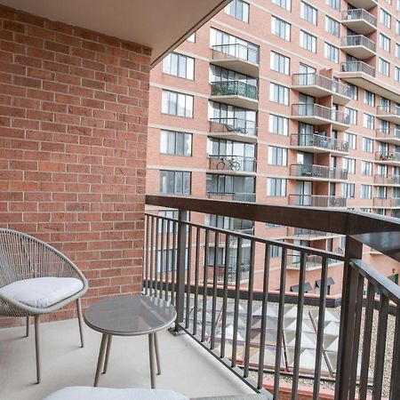Modern & Charming Apt With Rooftop @Pentagon City Arlington Exterior photo