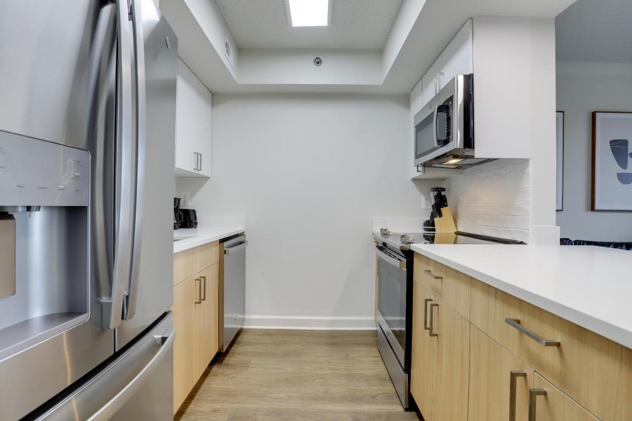 Modern & Charming Apt With Rooftop @Pentagon City Arlington Exterior photo