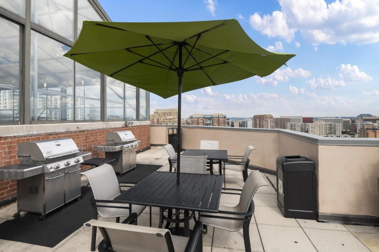 Modern & Charming Apt With Rooftop @Pentagon City Arlington Exterior photo